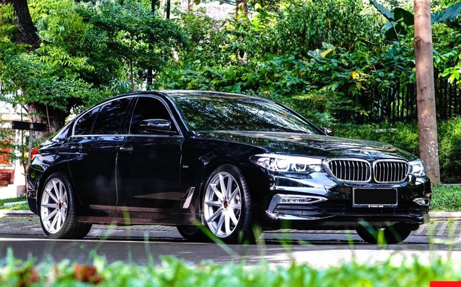 BMW 530i Sedan Luxury Line by Permaisuri on Vossen Wheels (VFS-10) '2019